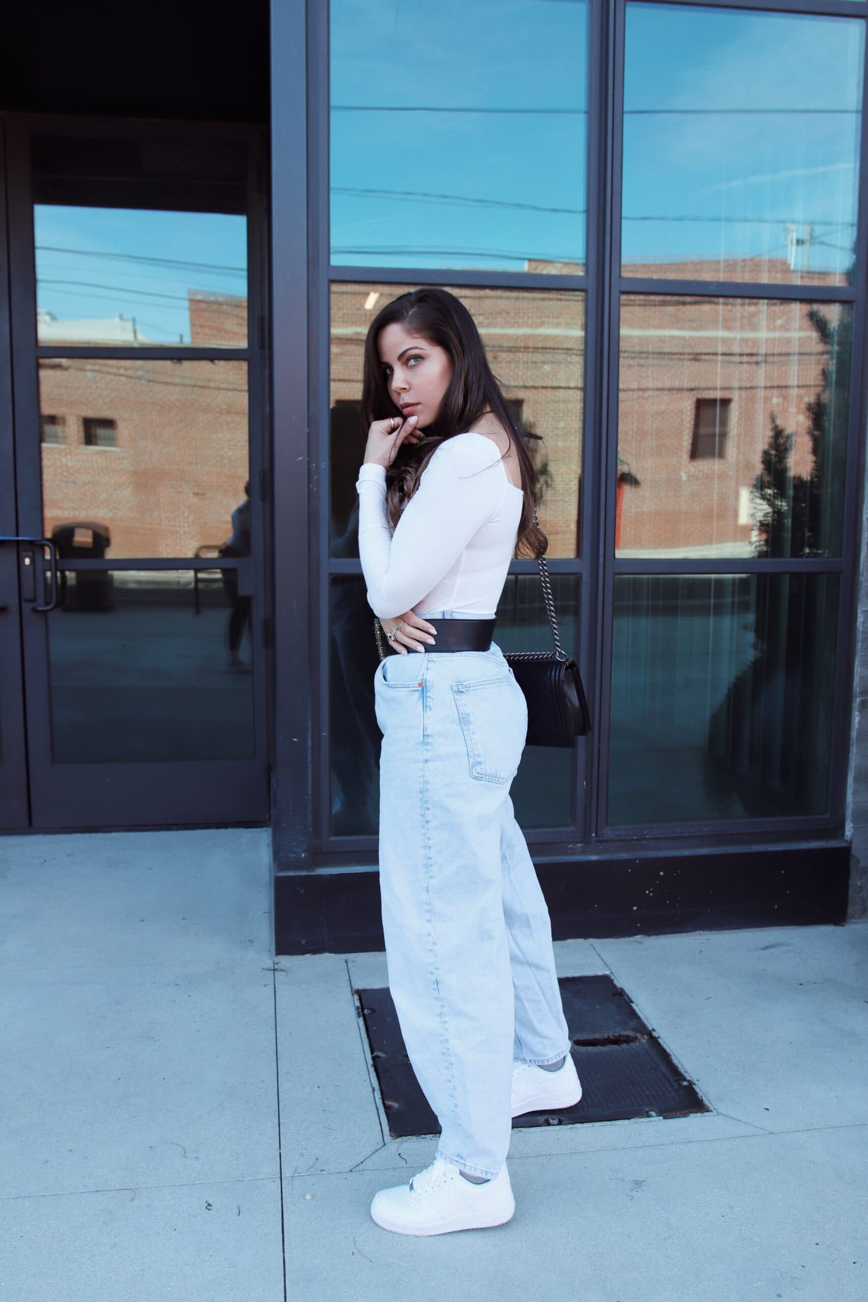 How To Style High Waisted Mom Jeans | dressy casual mom jeans