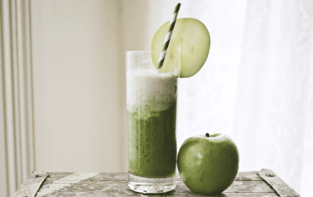 Green Apple and Spinach Smoothie - 20 Delicious Fall Smoothie Recipes