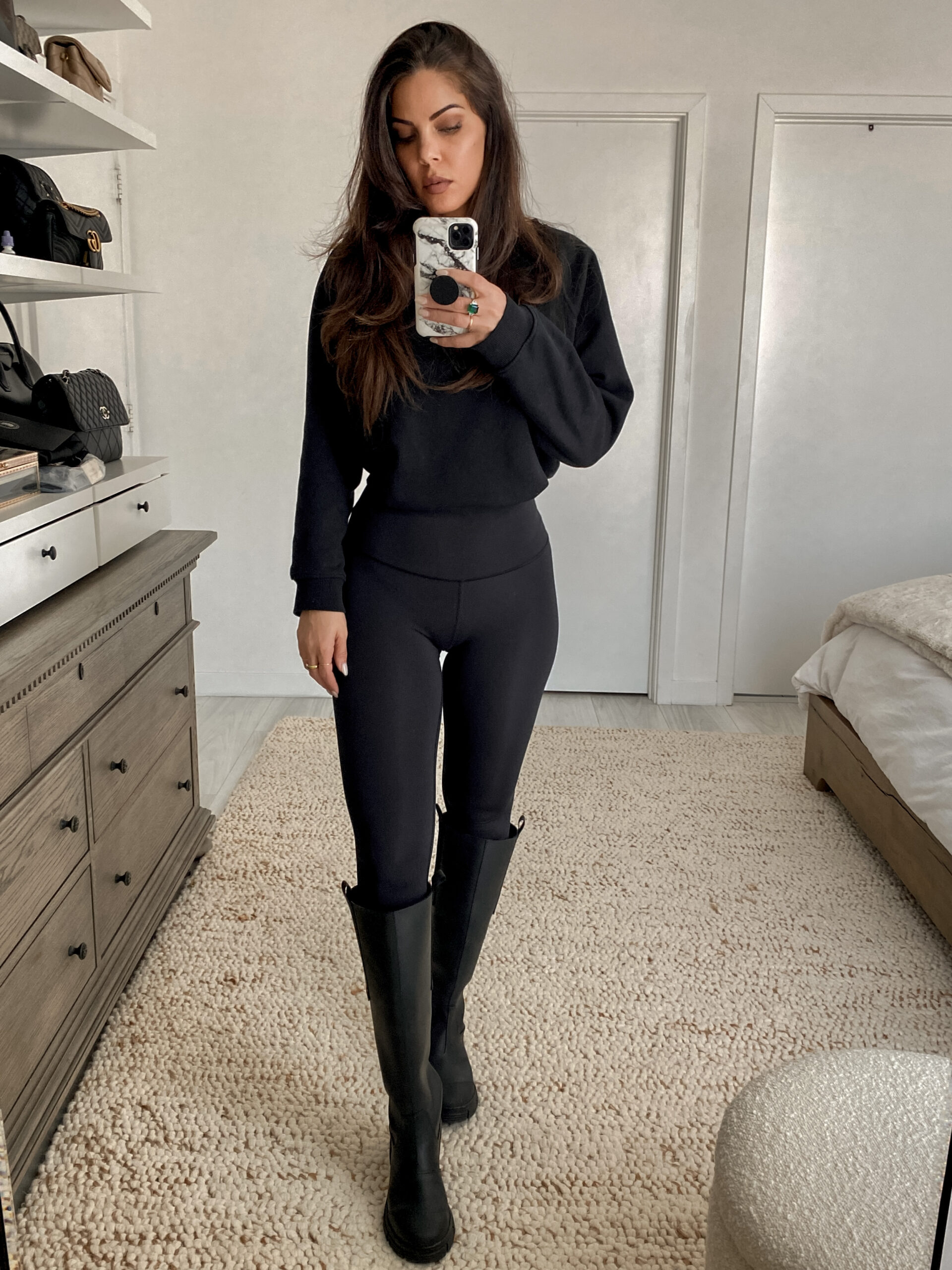 How To Style A Baggy Sweater with leggings