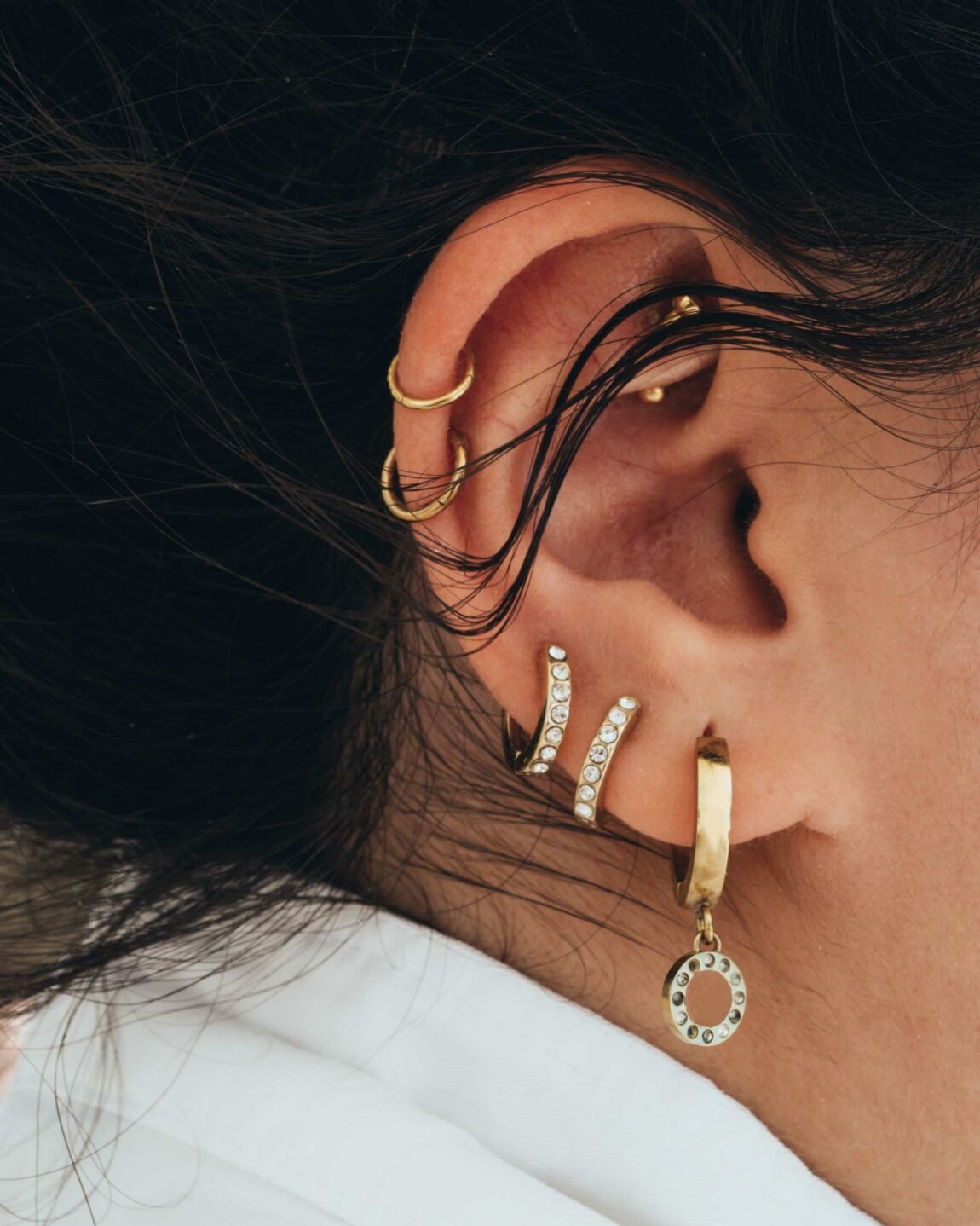 What Are Huggie Earrings and How To Wear Them
